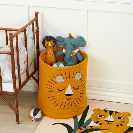 <tc>Roommate</tc> Basket Lion