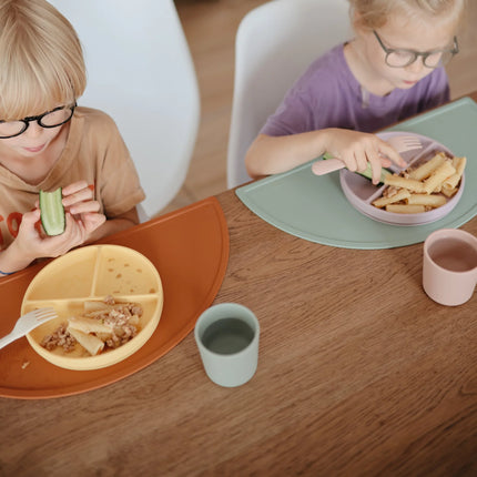 <tc>Mushie</tc> Assiette bébé en silicone pâle jonquille