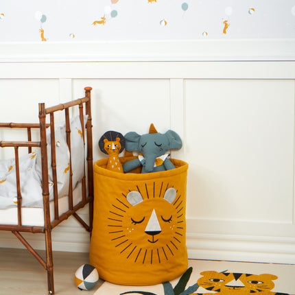 <tc>Roommate</tc> Basket Lion